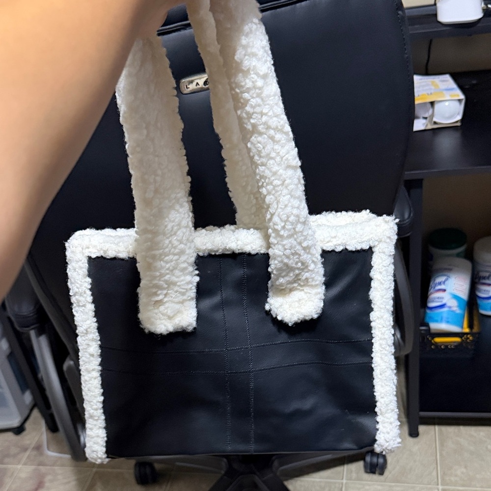 Fuzzy winter Black and White Tote Bag